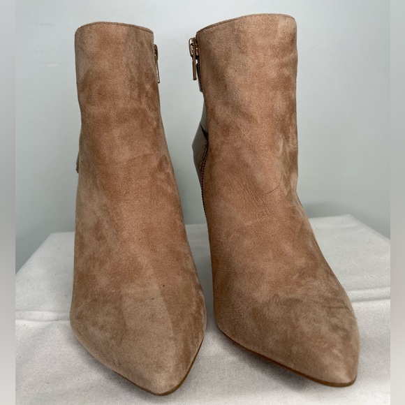 Gianni Bini Booties Suede Strap Detail
Tan
5.5 - Picture 2 of 9